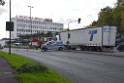 LKW blieb unter Bruecke haengen Koeln Ehrenfeld Innere Kanalstr Hornstr P530